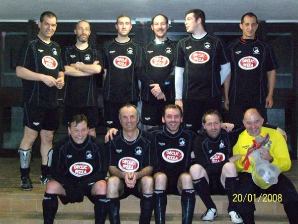 L’équipe du moment : les Vétérans du FC 2 Rochers entraînés par Tino